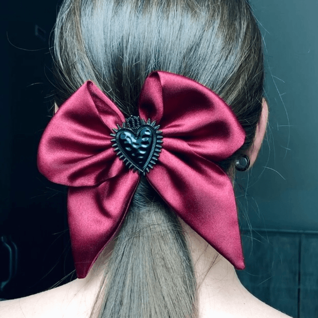Barrette noeud - Modèle Dark Ex Voto satin rouge 
