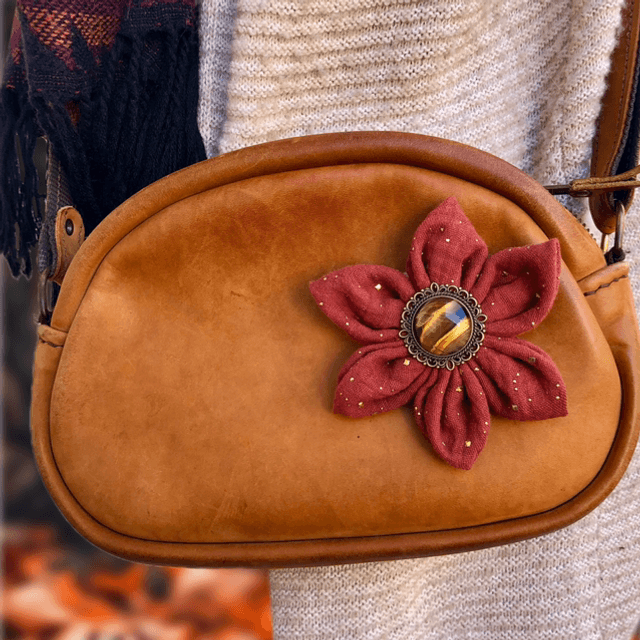 Broche - Fleur d’automne en oeil de tigre